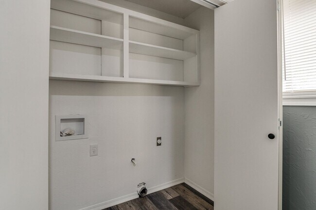 Building Photo - 4106 Mason Dr