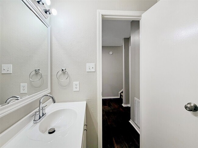 Building Photo - 3230 Sycamore Springs Dr