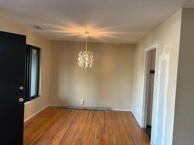 Building Photo - 616 Manzanita Ave