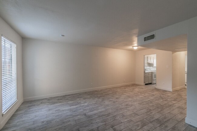 Building Photo - 7604 Chapin Rd