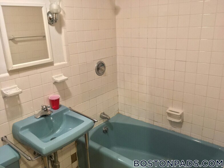 Building Photo - 312 Tappan St