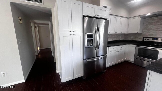 Building Photo - 3337 S Parkside Dr