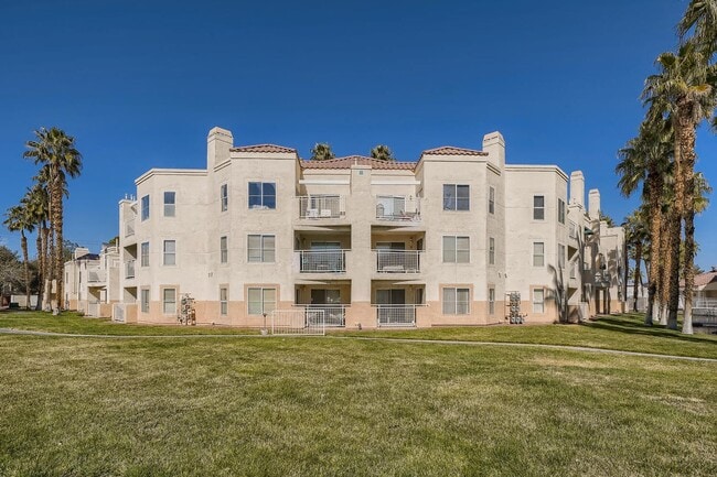 Building Photo - 1 Bedroom Condo in Gated Community at Laguna Del Ray!