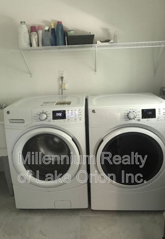 Building Photo - 1061 N Sherman Dr