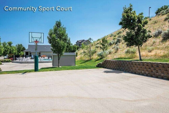 Building Photo - 1019 Opus St E