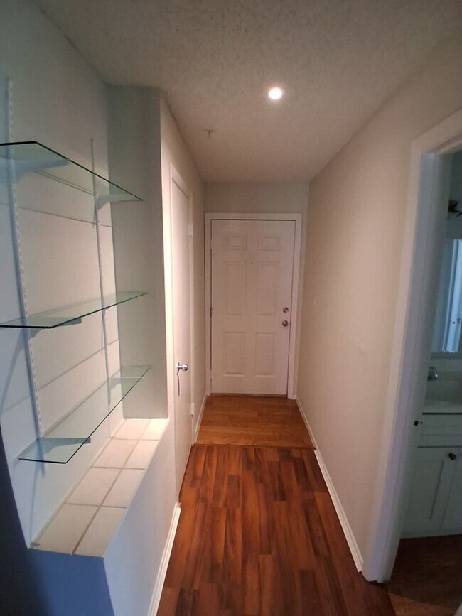 Building Photo - Oasis - # 10-201