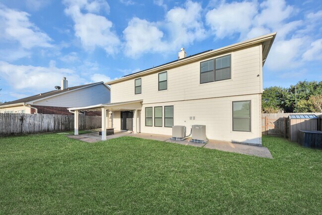 Building Photo - 16319 Autumn Leigh Dr
