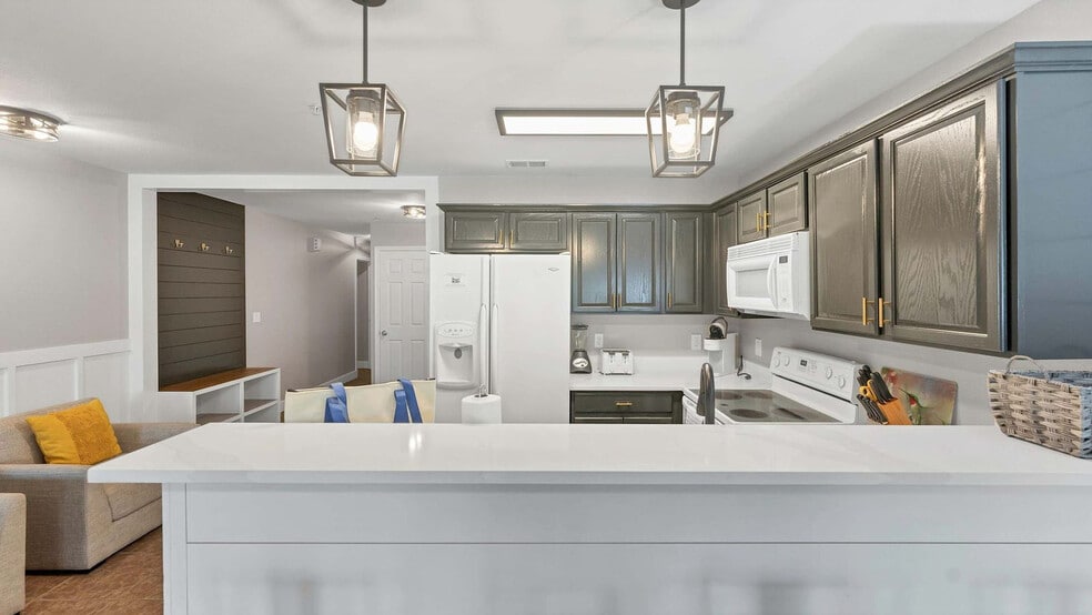 Building Photo - 730 E Mather St