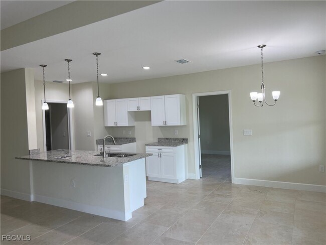 Building Photo - 1302 Sunniland Blvd