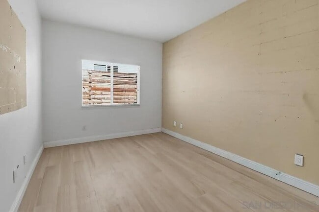 Building Photo - 561 Bayona Loop
