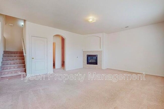 Building Photo - 2420 Falesco Dr SE
