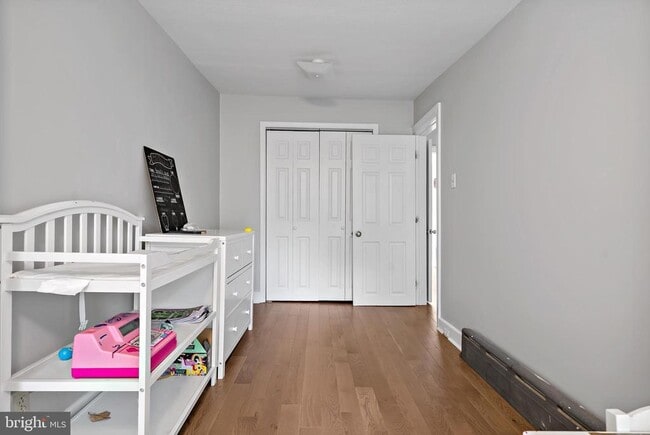 Building Photo - 2141 Montrose St