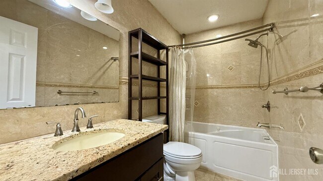 Building Photo - 5 Viburnum Ct