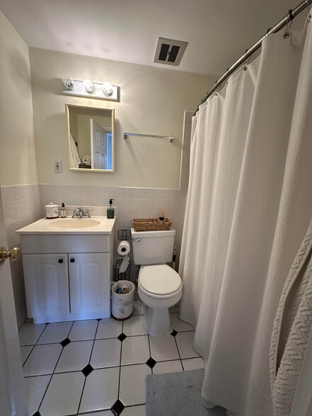 Building Photo - 300 Marlborough St