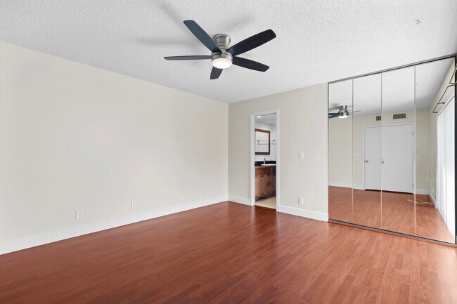 Building Photo - 1420 Augusta Cir