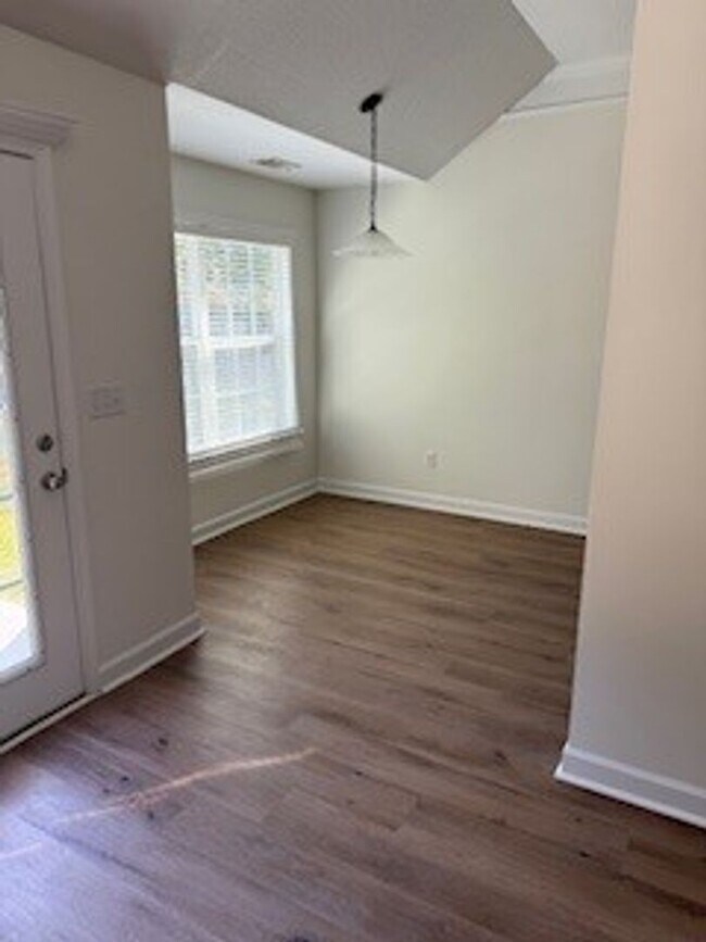 Building Photo - Ready for Move in September 1st 4 bedroom 2 bathroom Bloomingdale Ga