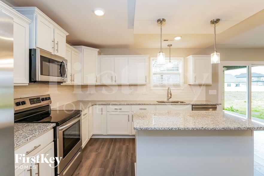 Building Photo - 631 Alvin Rd