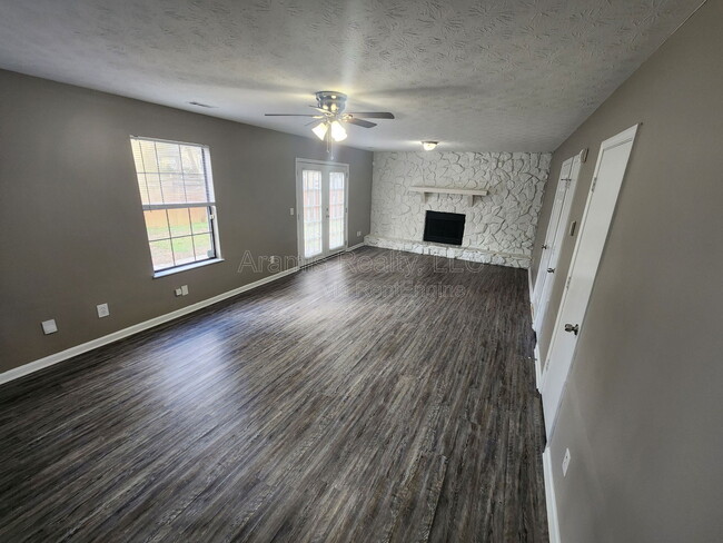 Building Photo - 2990 Carriage Trail