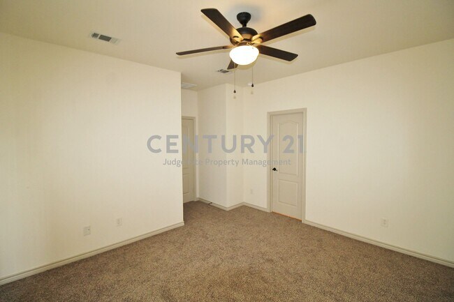 Building Photo - 112 Bridle Ct