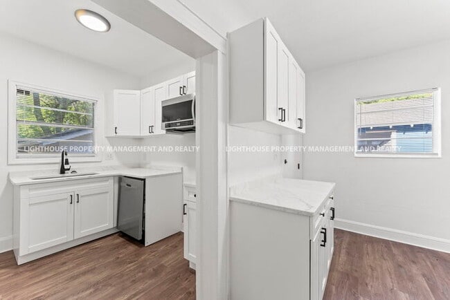 Building Photo - Renovated house with front and back porch