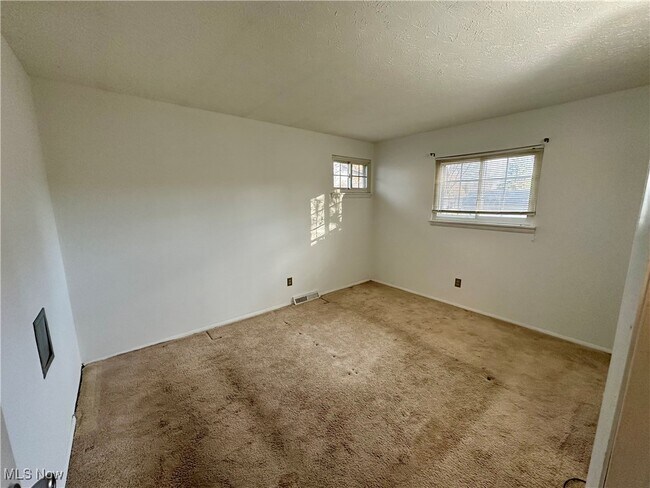 Building Photo - 6192 Jaycox Rd