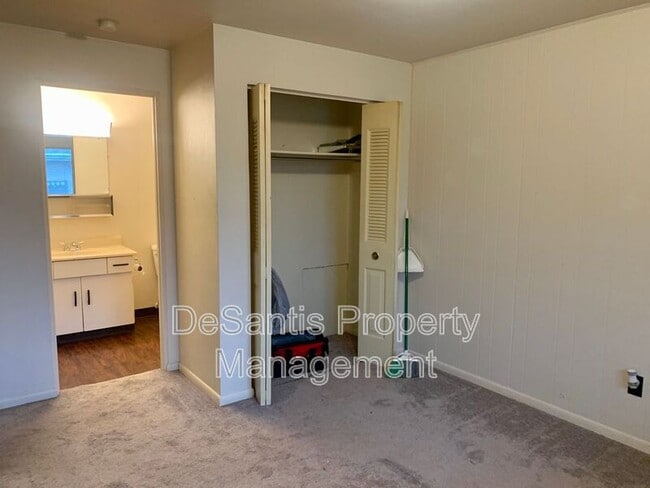Building Photo - 313 Lunar Ln