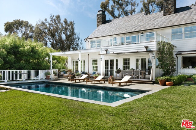 Building Photo - 6825 Zumirez Dr