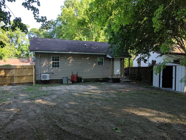 Building Photo - 45 Ireland St