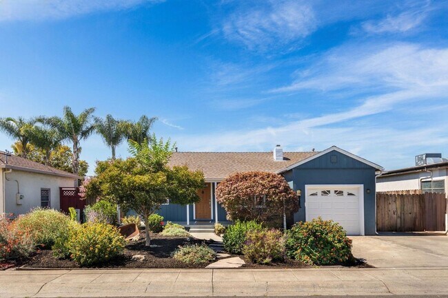 Building Photo - Light-Filled San Leandro Gem w/ Dual Garages & Expansive Yard
