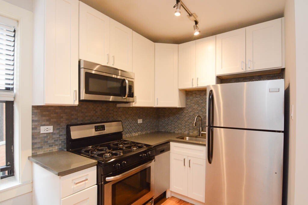 Building Photo - 2425 N Kedzie Blvd