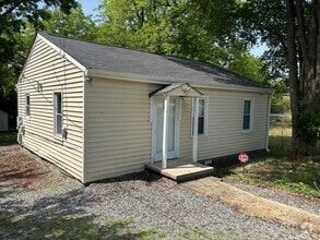 Building Photo - 2 BED 1 BATH HOME