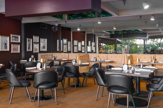 Building Photo - 449 Desert Lakes Dr