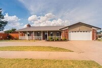 Building Photo - 7215 NW Willow Creek Dr