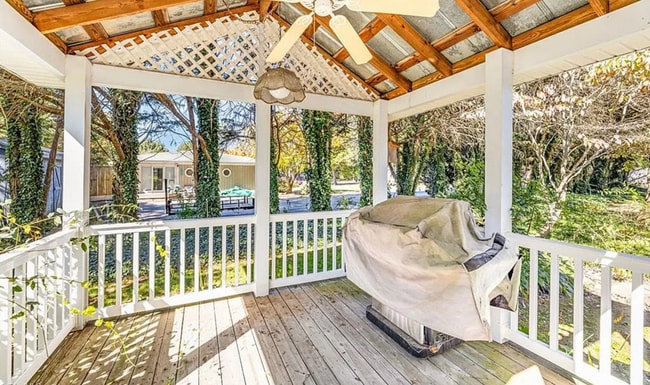 Building Photo - Charming ranch home 3 bedrooms and 2 bathrooms in Burlington w/ 5 garage spaces.