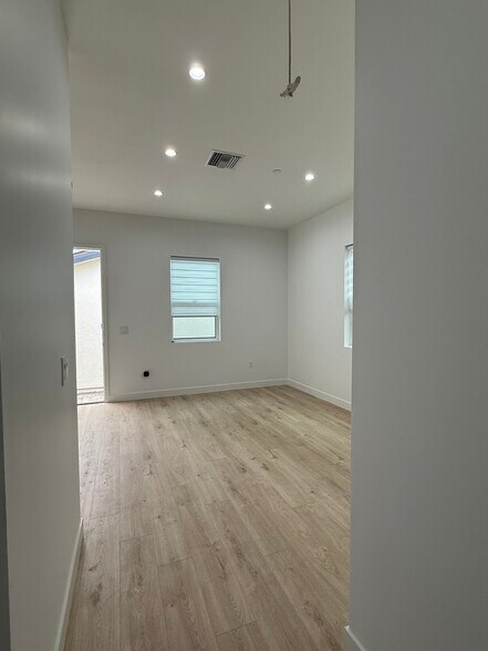 Building Photo - 17735 Ludlow St