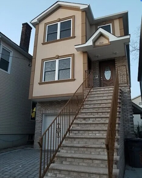 Primary Photo - 1021 Anna St