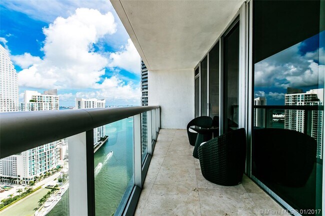 Primary Photo - 485 Brickell Ave