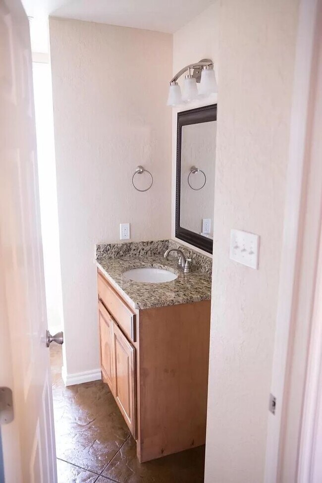 Building Photo - 2505 SW A Ave