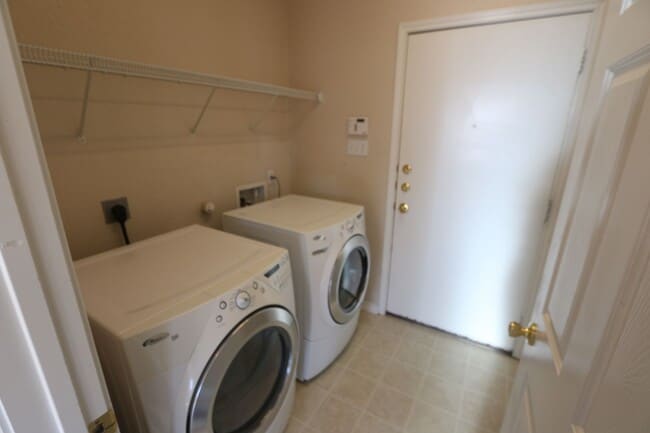 Building Photo - 25522 Echo Springs