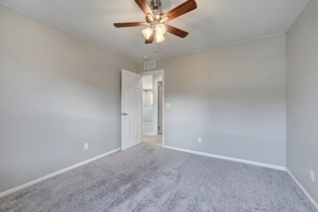 Building Photo - $3,325 - 3 Bed, 3 Bath Home in Centennial ...