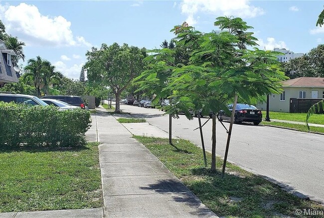 Building Photo - 1955 Taylor St