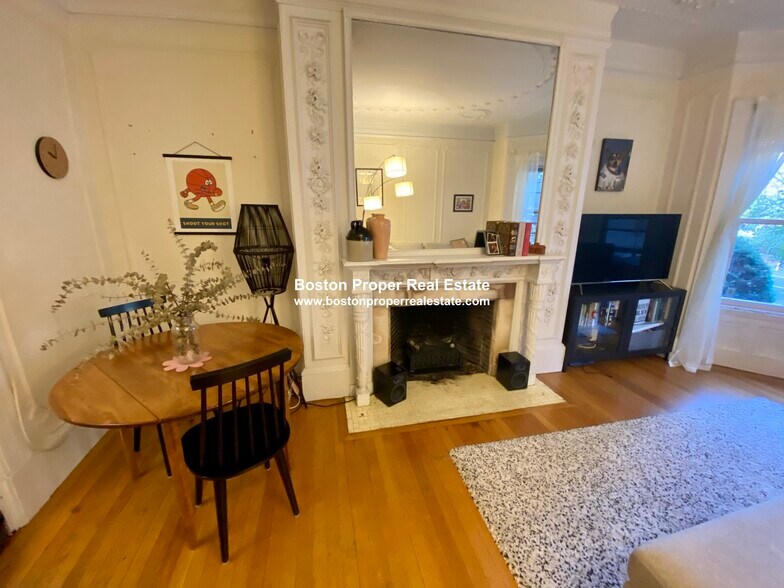 Building Photo - 477 Beacon St