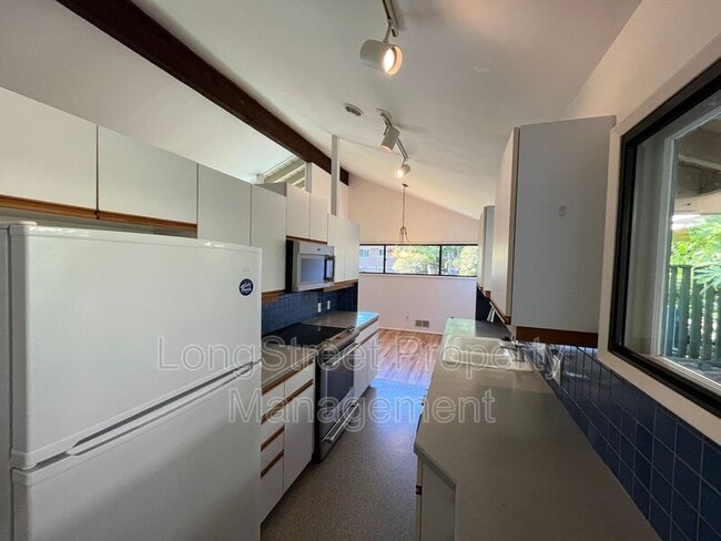 Building Photo - 4426 SW 34th Ave