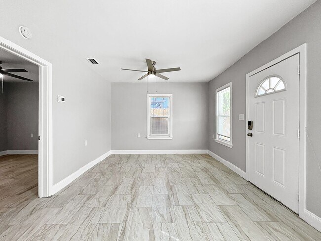 Building Photo - 56 44th Ave