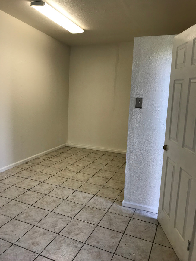 Storage Room/Office/Bonus Rm - 2831 Somerset Dr