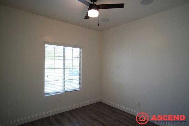 Building Photo - Phenomenal Home In Gossamer Grove!