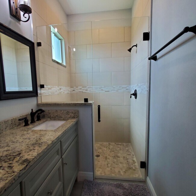 Building Photo - 2161 SE Sunflower St