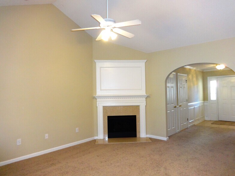 Building Photo - 11 Lake Linden Ct