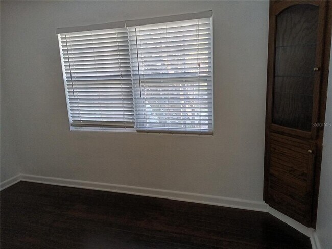 Building Photo - 10611 Dixon Dr