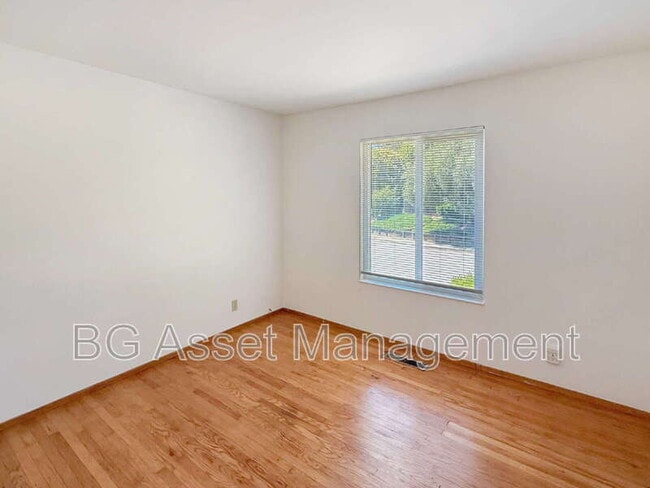 Building Photo - 2672 Doidge Ave